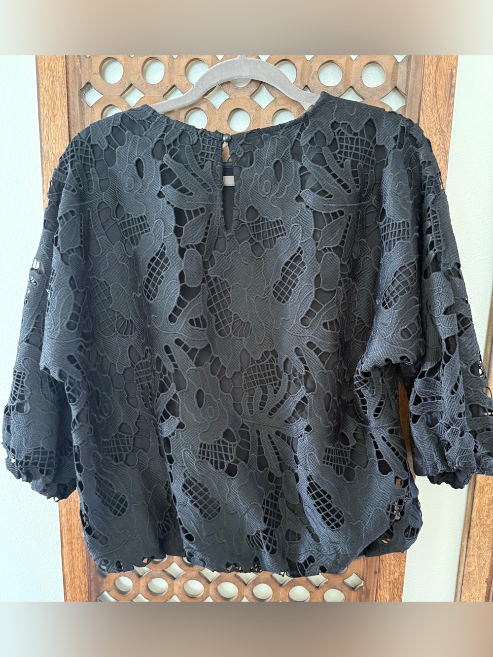 Erin + Ali Black Floral Lace Blouse Size Small - Picture 2 of 7